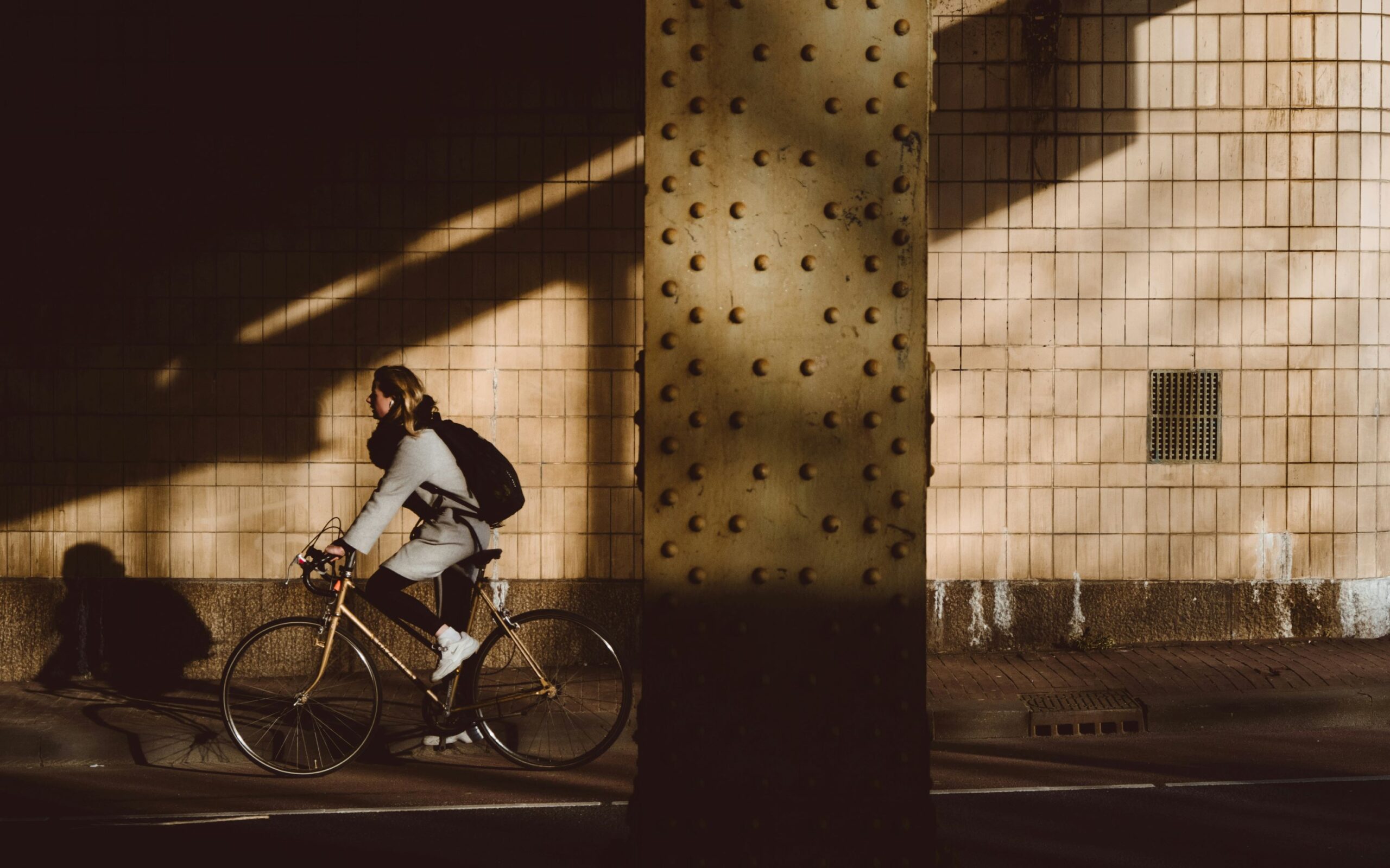 男子高校生の自転車通学